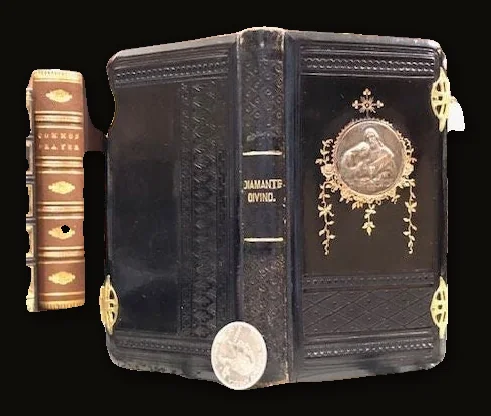 Novisimo Diamante Divino, Que Contiene La Santa Misa Meditaciones Para La Confesion Y Comunion La Semana Santa Etc., Etc. Con la Autorizacion Eclesiastica. Translated from  Spanish: Newest Divine Diamond, Which Contains the Holy Mass, Meditations for Confession and Communion, Holy Week, Etc., Etc. With Ecclesiastical Authorization..