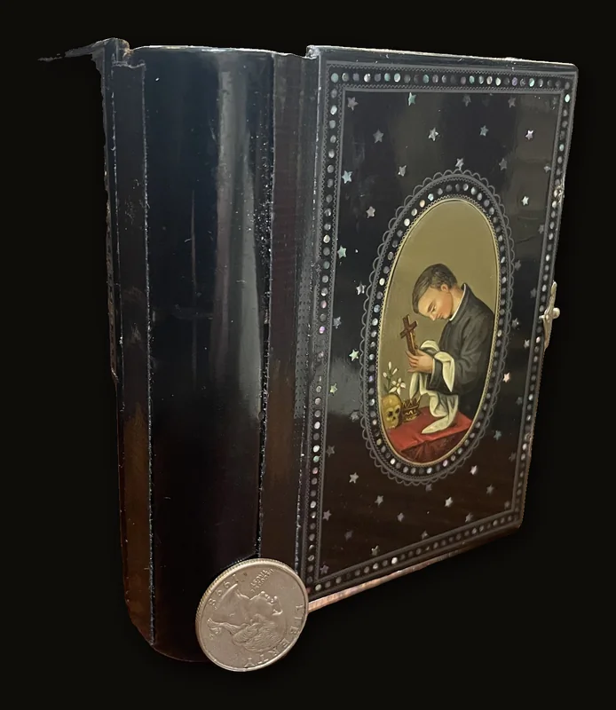 Horas De La Mujer Catolica Devocionario Conteniendo La Santa Misa. Los Oficios De Las Principales Fiestas Del Ano, Oraciones Diversas En Prosa Y En Verso, La Semana Santa, Etc. Con La Autorizacion Eclesiastica. Translated from Spanish: Hours of the Catholic Woman Devotional Containing the Holy Mass. The Offices of the Main Feasts of the Year, Various Prayers in Prose and Verse, Holy Week, Etc. With Ecclesiastical Authorization.