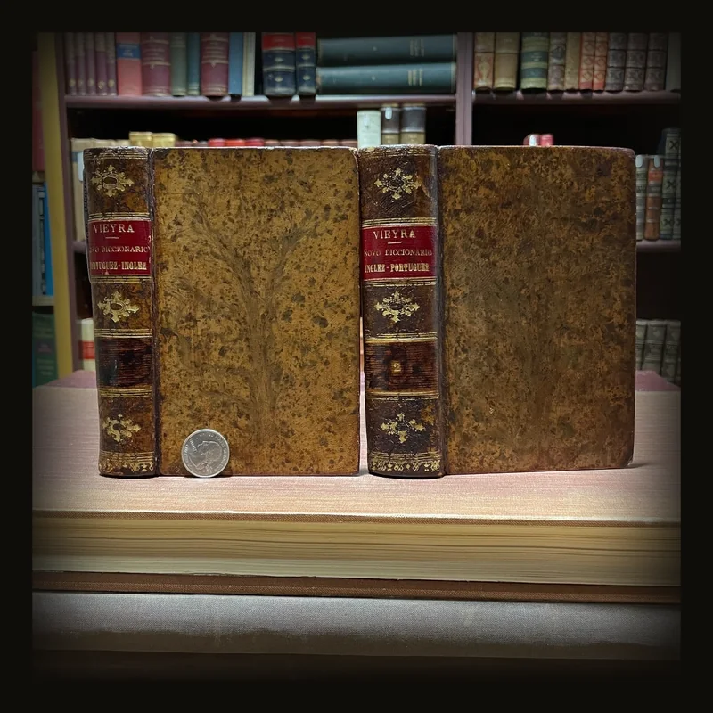 Novo Diccionario Portatil Das Linguas Portugueza E Ingleza Em Duas Partes Portugueza e Ingleza - Ingleza e Portugueza Resumido Do Diccionario De Vieyra Nova Edicao Revista e Consideraveimente Augmentada, 2 volumes. Translated from Portugese: New Portable Dictionary of the Languages ​​Portuguese and English In Two Parts Portuguese and English - English and Portuguese Abridged From the Diccionario De Vieyra New Revised and Considerably Augmented Edition, 2 volumes..