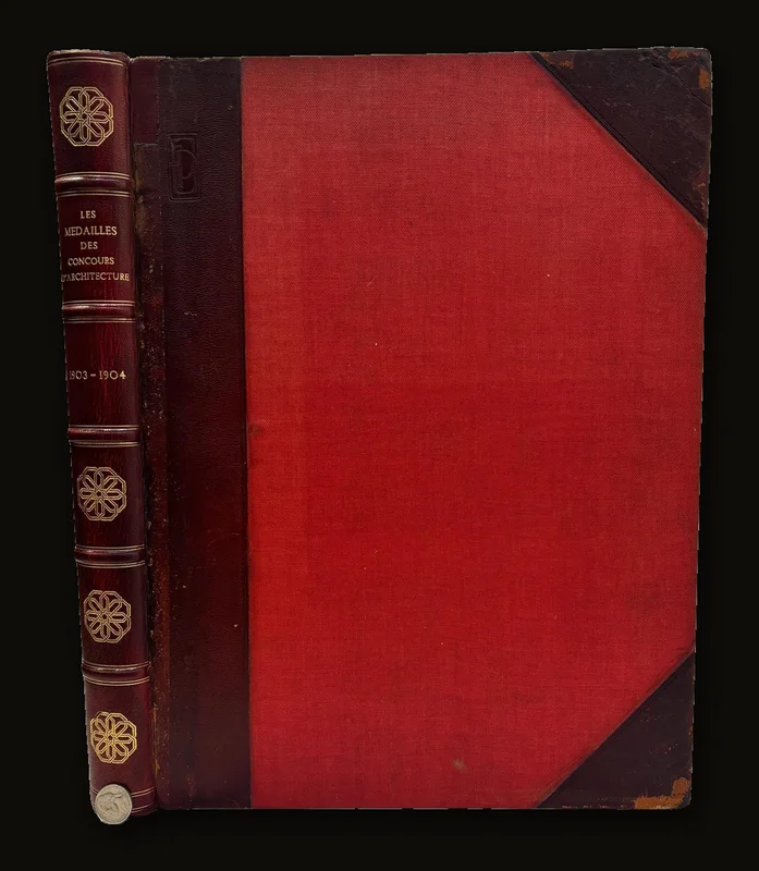 Les médailles des concours d’architecture de l’École nationale des beaux-arts à Paris. Concours Chenavard. - Concours sur esquisses. - Concours sur projets rendus. Concours d’ornement et d’ajustement (prix Rougevin, fondé en 1857). Concours Godeboeuf (fondé en 1879) - Concours d’histoire de l’architecture. Concours de composition décorative dont le programme est donné : 1º Par le Conseil supérieur; 2º Par le Professeur du Cours. Nota. - Les diplômes d’architecte, décernés par le Gouvernement, forment des Albums indépendants. Prix : Muller-Schnée, fondé en 1850. - Jav, 1873. - Jean Leclaire, 1872, de la « Société centrale des Architectes » (Fondation Deslons, 1873). Fondation Chapelin, 1883. - Abel Blouet, 1853. - Edmond Labasse, 1883. - Prix de Reconnaissance des Architectes américains, 1887. Grands Prix de Rome, institués en 1667. Translated: The medals of the architecture competitions of the National School of Fine Arts in Paris. Chenavard Competition – Sketch competition – Completed project competition. Competition in ornament and fitting (Rougevin Prize, founded in 1857). Godeboeuf Competition (founded in 1879) – Competition in the history of architecture. Decorative composition competition, the program of which is determined: 1st By the Superior Council; 2nd By the Professor of the Course. Note – The architecture diplomas, awarded by the Government, form independent albums. Prizes: Muller-Schnée, founded in 1850 – Jav, 1873 – Jean Leclaire, 1872, of the “Central Society of Architects” (Deslons Foundation, 1873) – Chapelin Foundation, 1883 – Abel Blouet, 1853 – Edmond Labasse, 1883 – American Architects Recognition Prize, 1887. Grand Prix of Rome, established in 1667..