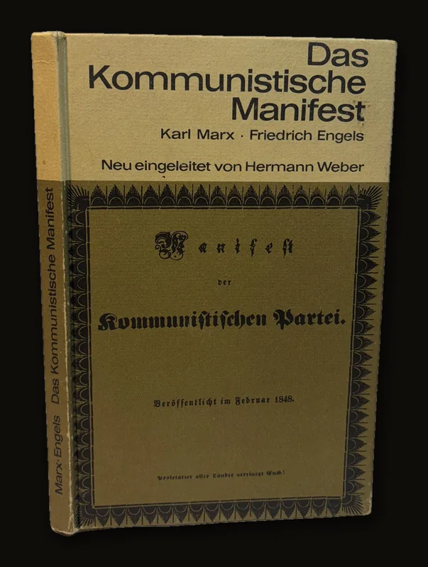 Das Kommunistische Manifest von Karl Marx und Friedrich Engels Faksimiledruck der Erstausgabe von 1848 mit sechs Vorreden von Marx und Engels sowie Engels’ »Grundsätze des Kommunismus« neu eingeleitet von Hermann Weber Translated: The Communist Manifesto
by Karl Marx and Friedrich Engels Facsimile of the first edition from 1848 with six prefaces by Marx and Engels as well as Engels’ “Principles of Communism” newly introduced by Hermann Weber.