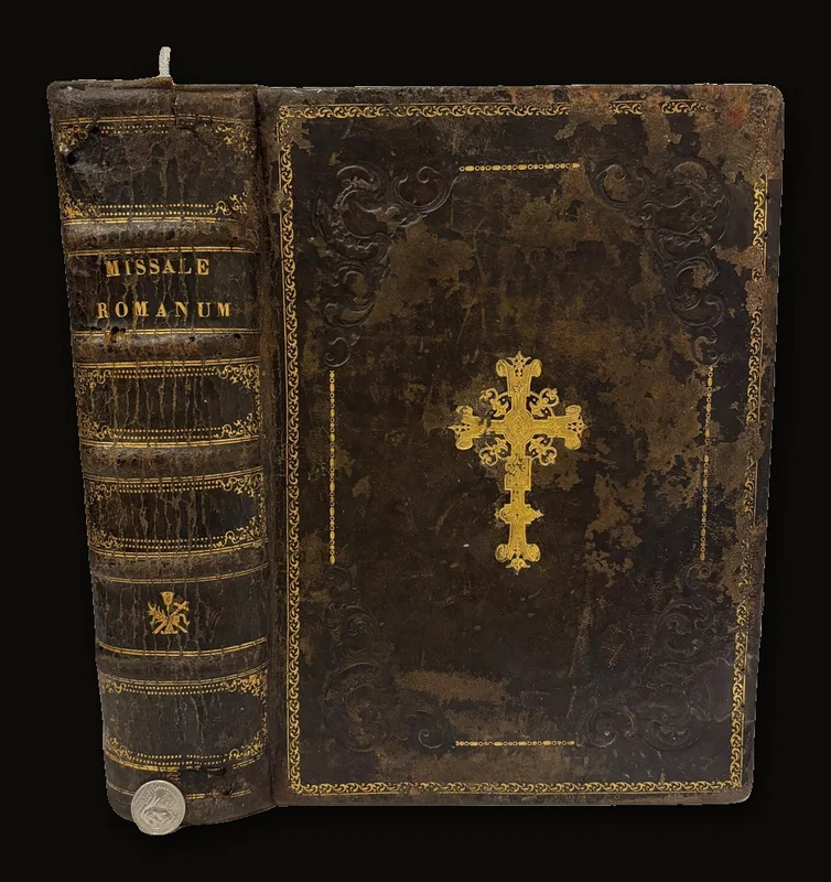 Missale Romanum Ex Decreto Sacrosancti Concilii Tridentini Restitutum, S. P. Pii V. Jussu Editum, Summorum Pontificum Clementis Viii. Et Urbani Itidem Viii. Auctoritate Recognitum, Accuratissima Editio Juxta Exemplar Romae Edit. An. Mdccclxxviii, Cum Additamentis Novissimis. Translated: Roman Missal By Decree Of The Sacred Council Of Trent Restored, Published By Order Of Pope Pius V, And Revised By The Authority Of Supreme Pontiffs Clement Viii And Likewise Urban Viii, Most Accurate Edition According To The Roman Copy Published In The Year 1878, With The Newest Additions. Latin language.