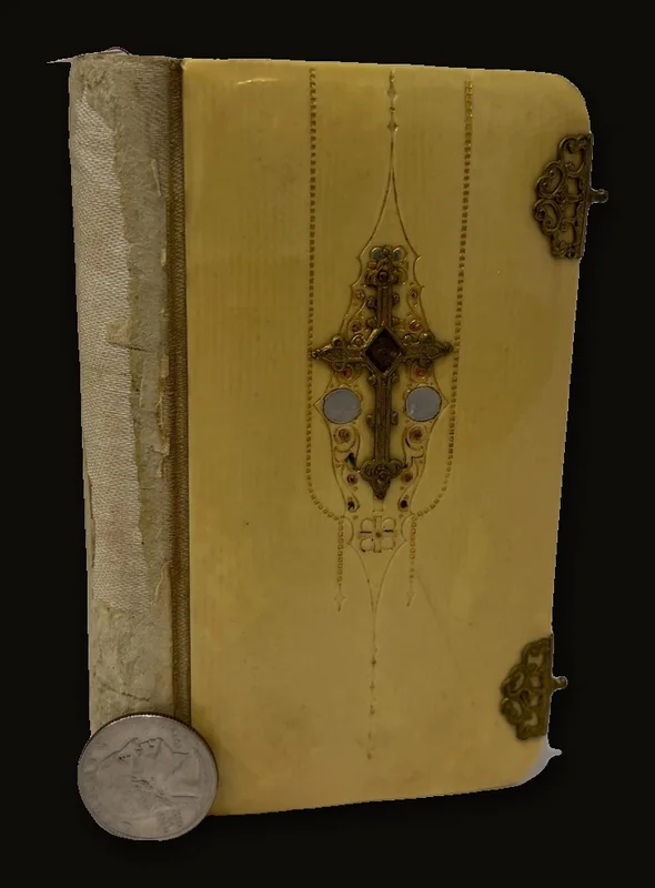 J. A. De Lavalle Oraciones Para asistir al Santo Sacrificio de la Misa y para recibir los Santos Sacramentos de la Penitencia Sagrada Comunión, con la práctica para andar El Vía-Crucis y ofrecer el Santo Rosario, Salmos, etc. Edición aumentada con La Semana Santa  Translated: J. A. De Lavalle Prayers To attend the Holy Sacrifice of the Mass and to receive the Holy Sacraments of Penance and Holy Communion, with the practice for making The Way of the Cross and offering the Holy Rosary, Psalms, etc. Expanded edition with Holy Week Spanish Language.